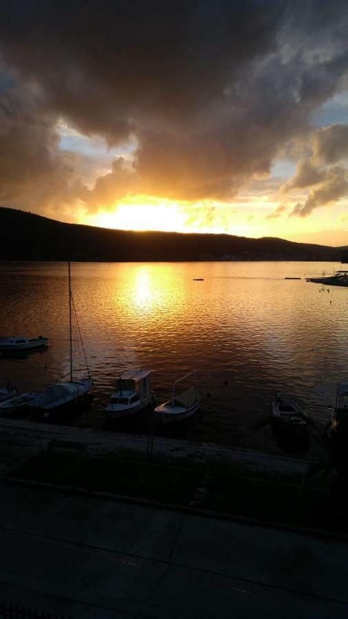 Sea View Apartment Sunrise Poljica & Blue Lagoon Rent A Boat Екстер'єр фото