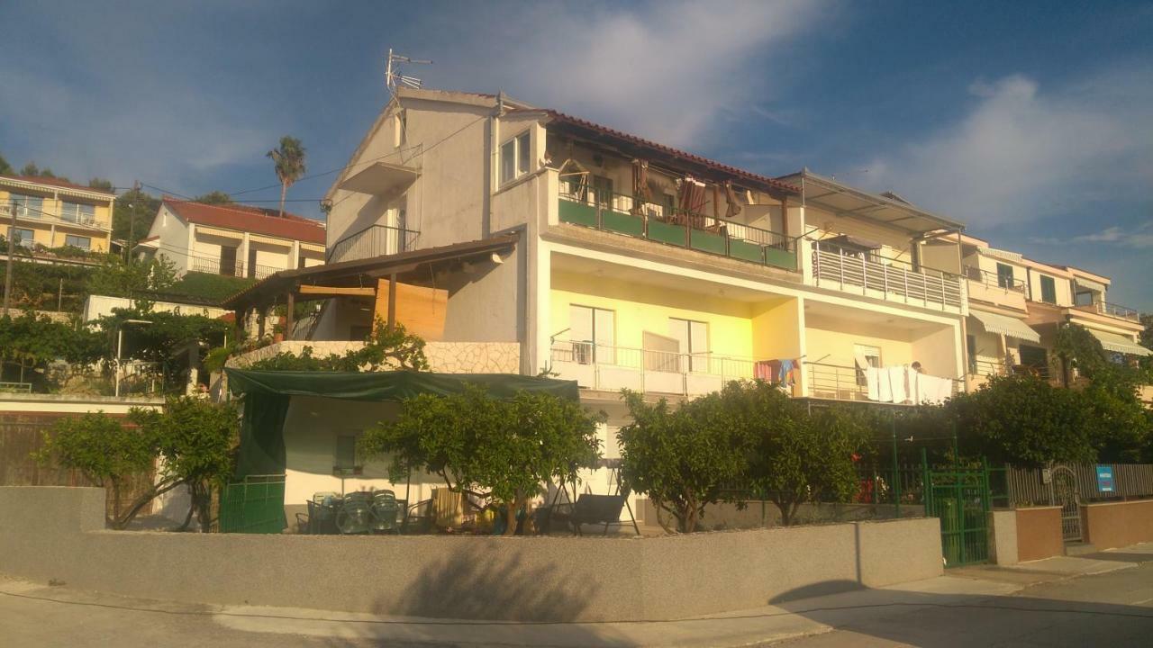 Sea View Apartment Sunrise Poljica & Blue Lagoon Rent A Boat Екстер'єр фото